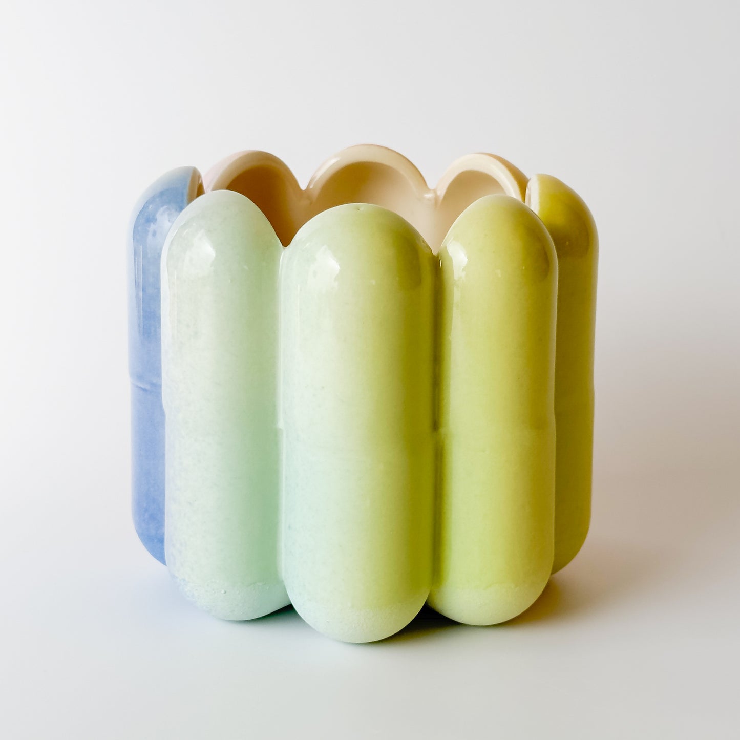 Scallop Planter in Rainbow