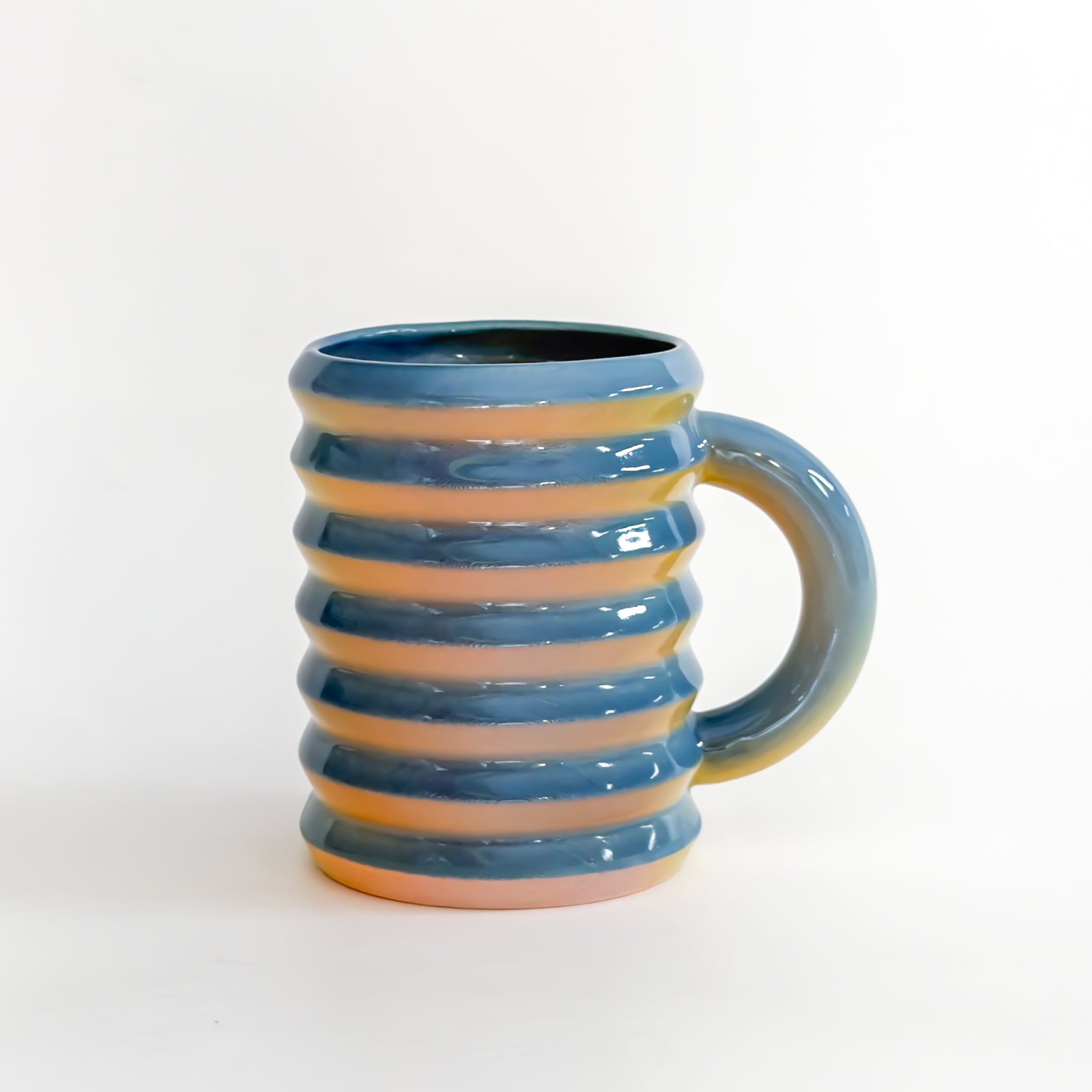 Wiggle Mug in Stratospheric Sky