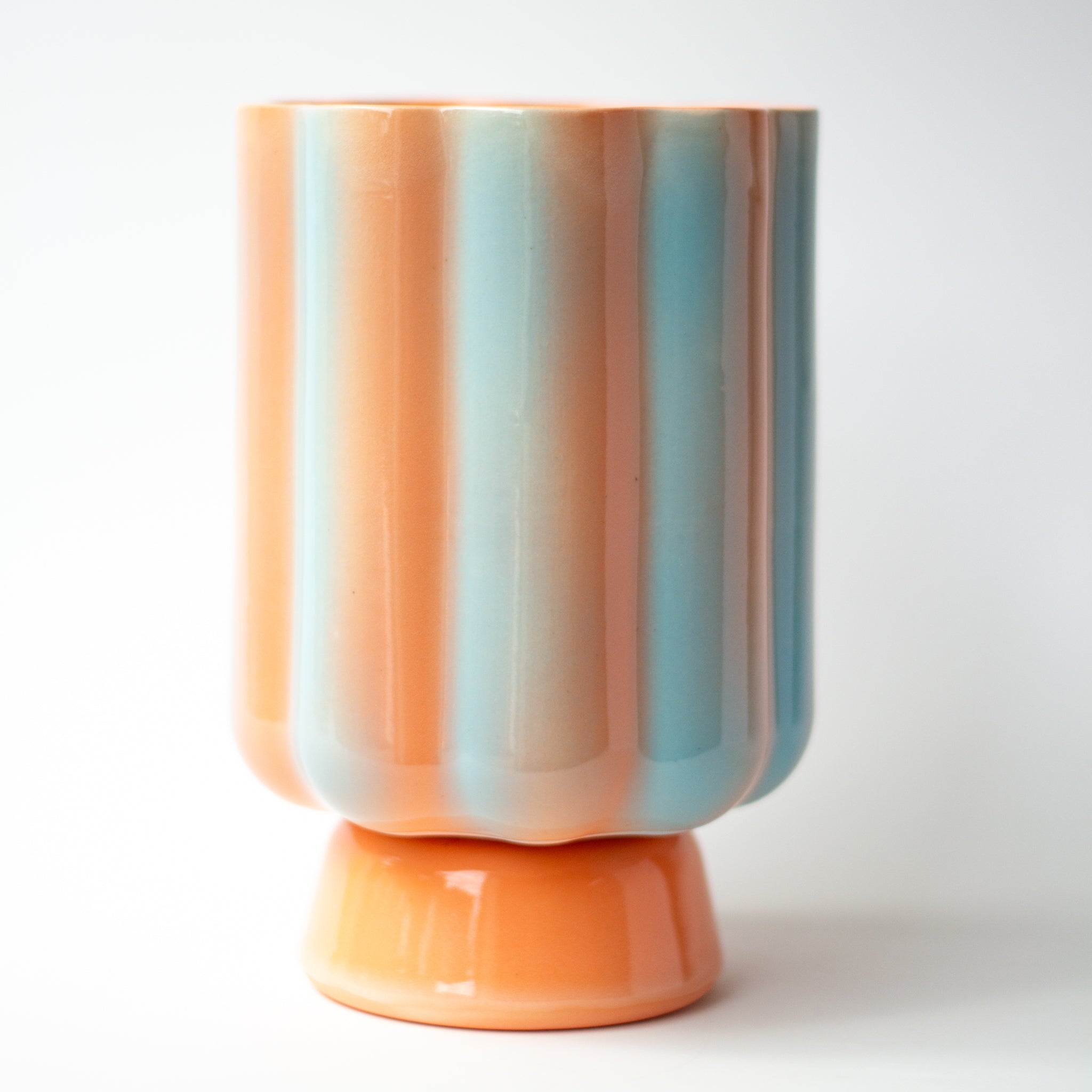 XL Pedestal Planter in Cotton Candy