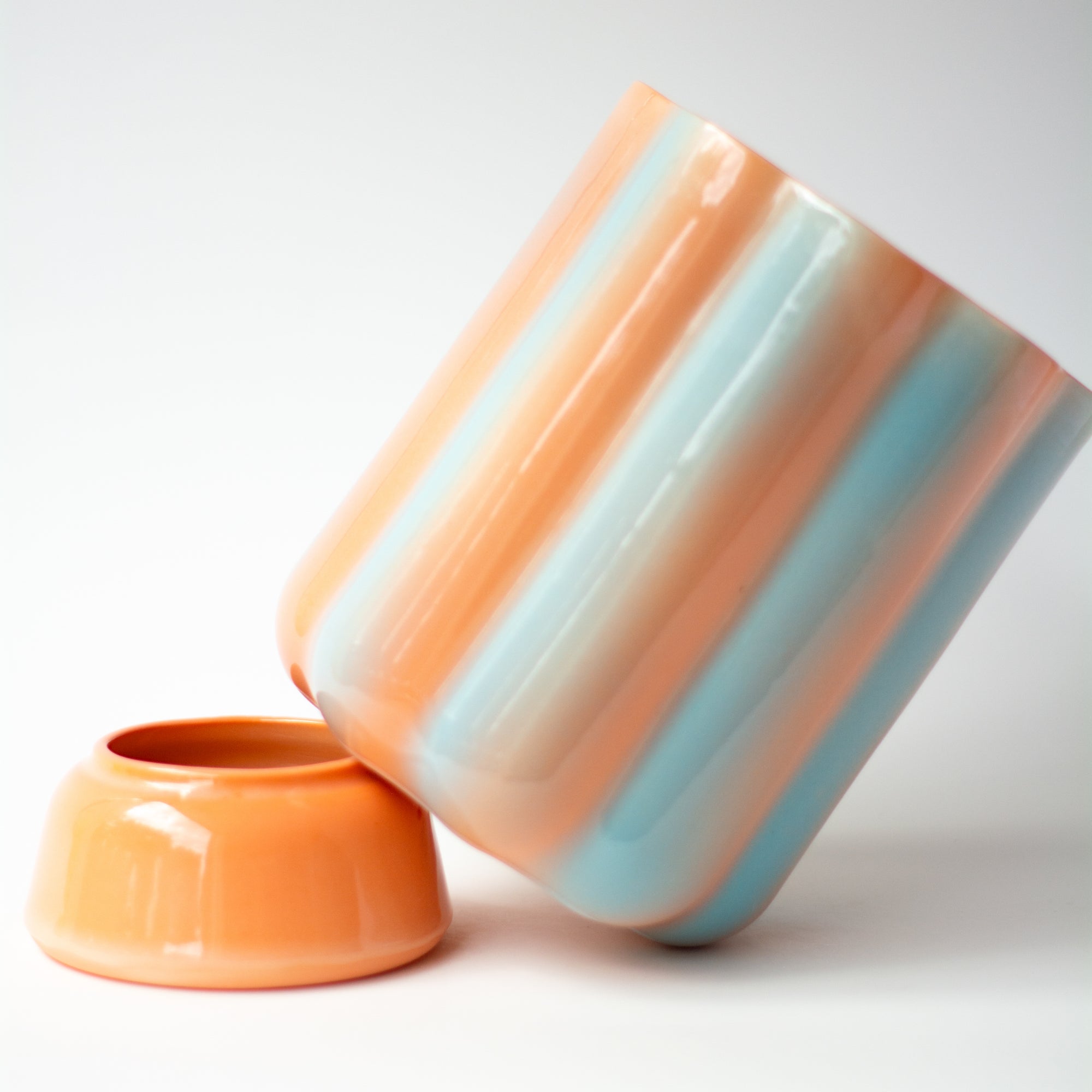 XL Pedestal Planter in Cotton Candy