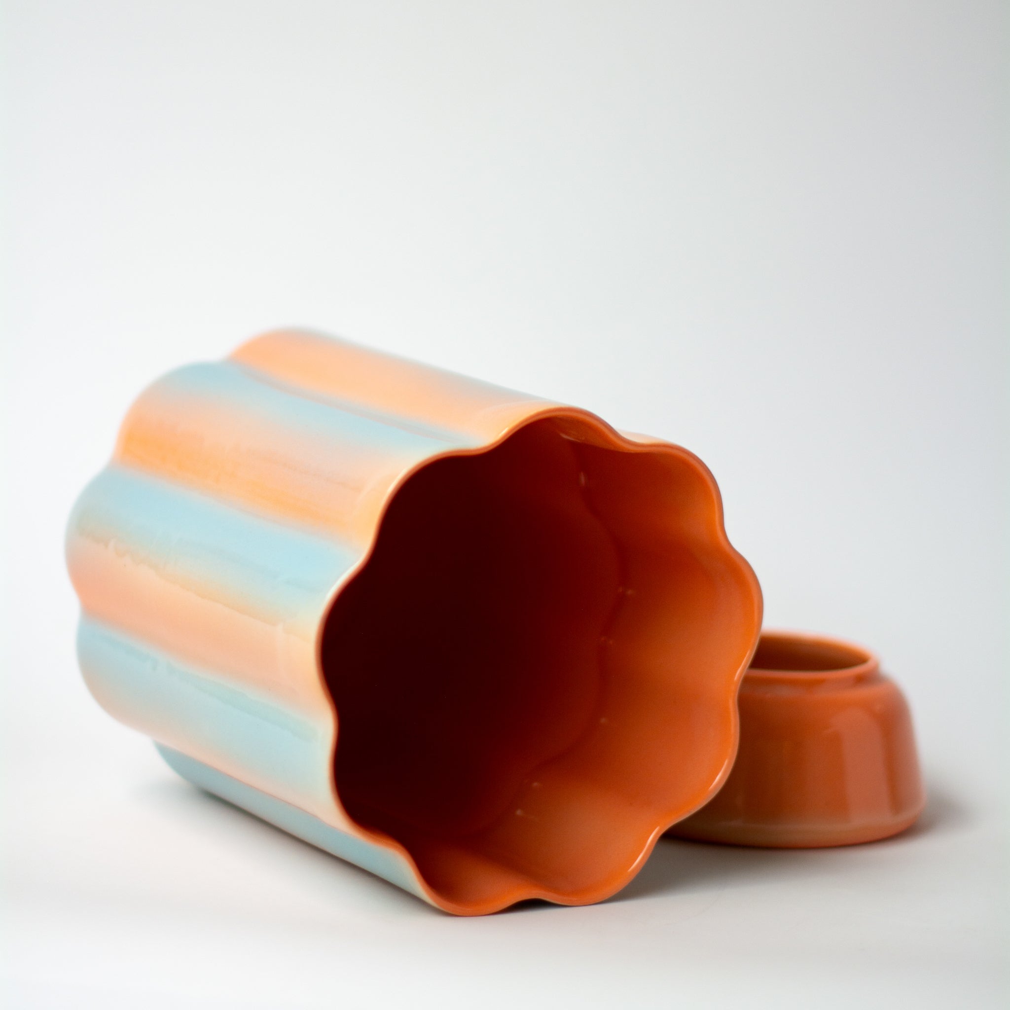XL Pedestal Planter in Cotton Candy